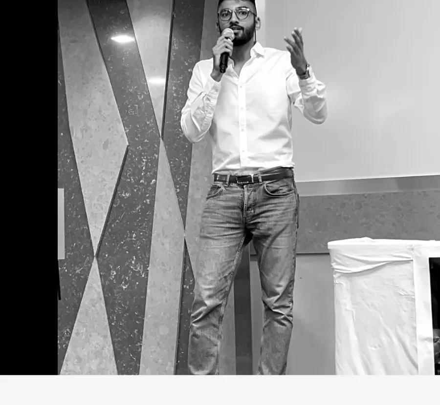 Manan Mehta speaking at a guest session