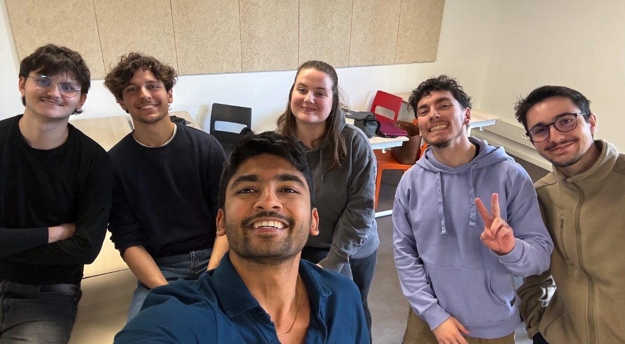 Manan Mehta with five students in a classroom at YNOV Campus, Lyon