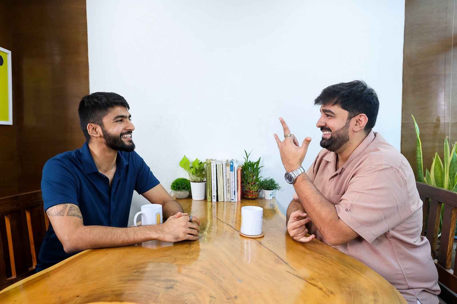 Manan Mehta in conversation with a founder across a table